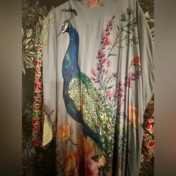 Aratta Robe - Picture 7 of 11
